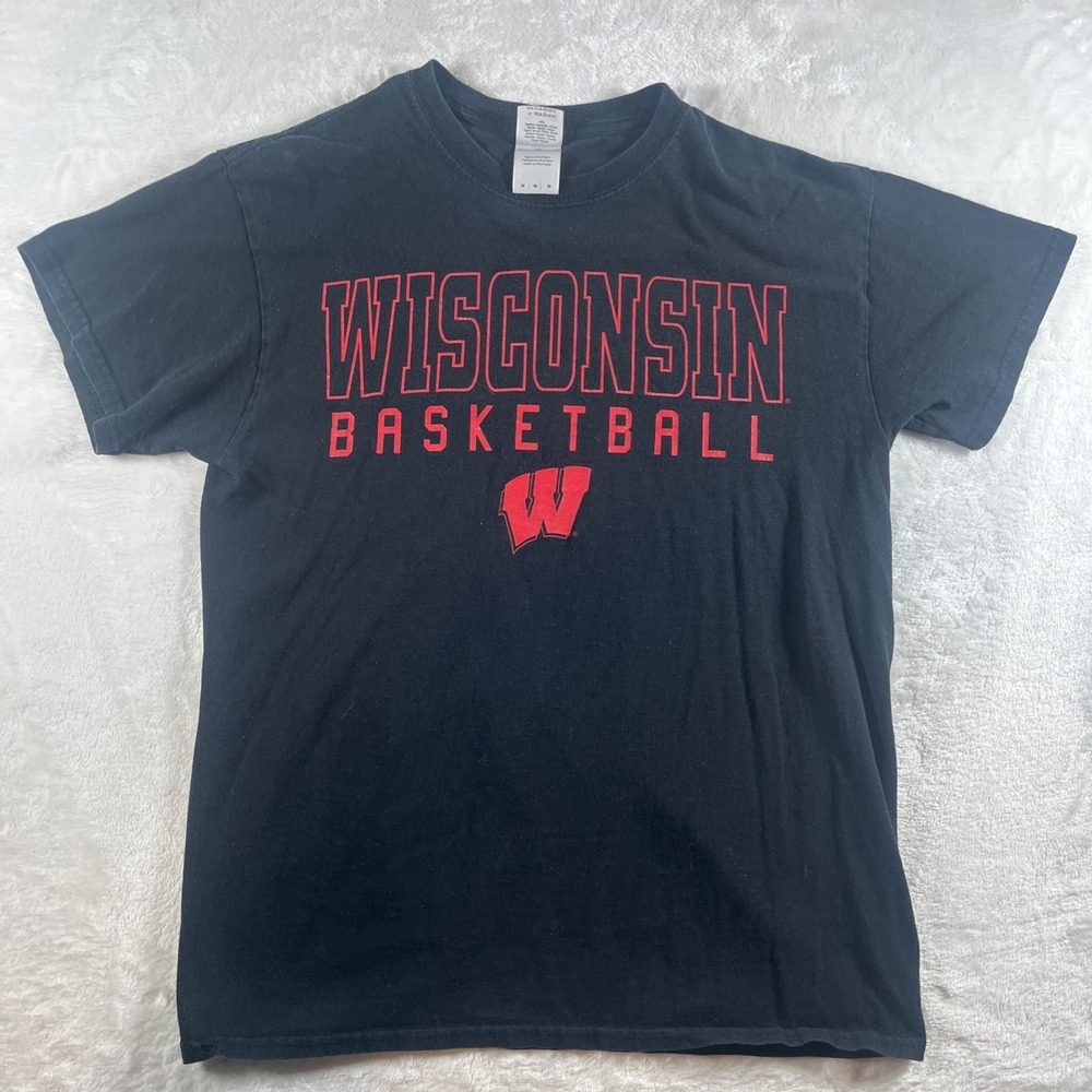 Wisconsin Badgers Basket Ball Gilden Heavy Cotton Medium Tee‎ Shirt